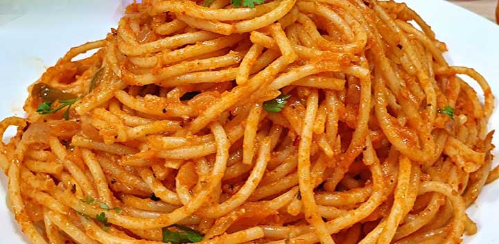 spaghetti in tomato sauce